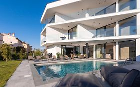Luxury Villa Aruna